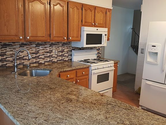 4th image of 733 Viscount Dr