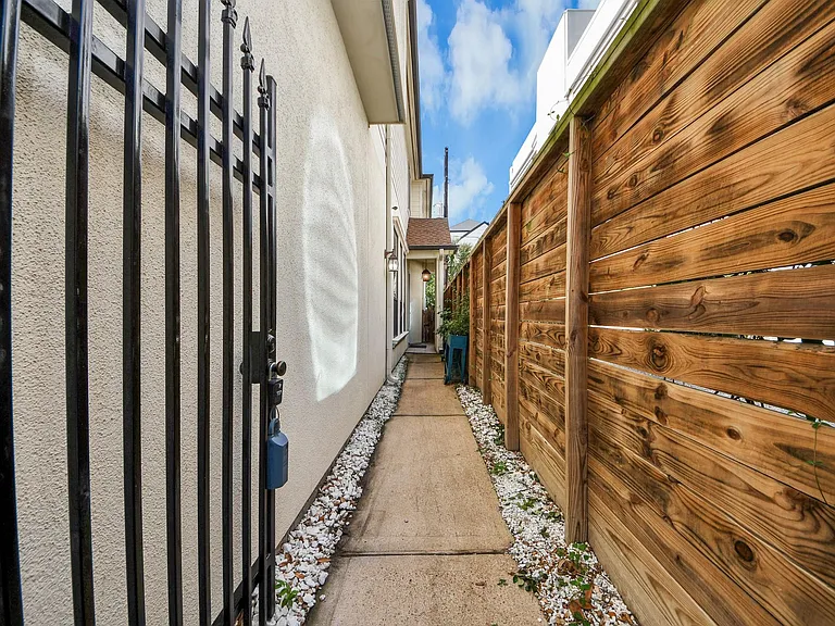 605 W Polk St #B — Photo 7