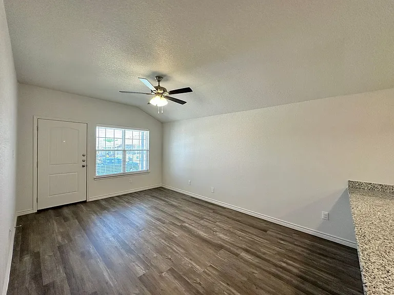 117A Dolphin Dr — Photo 5
