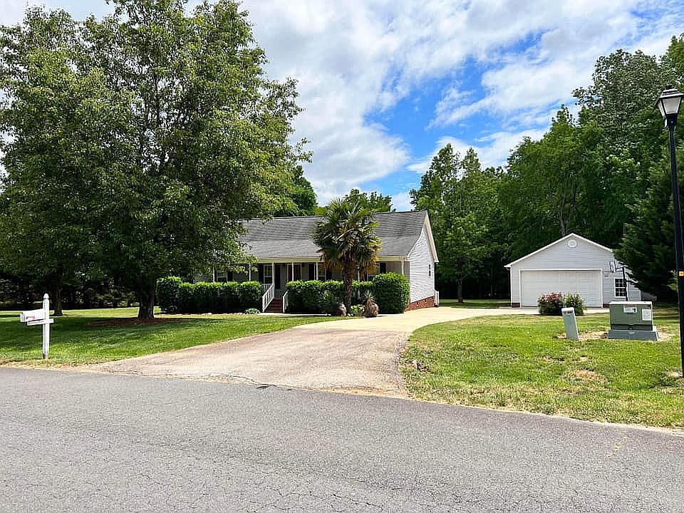 1st image of 301 Silver Oak Dr