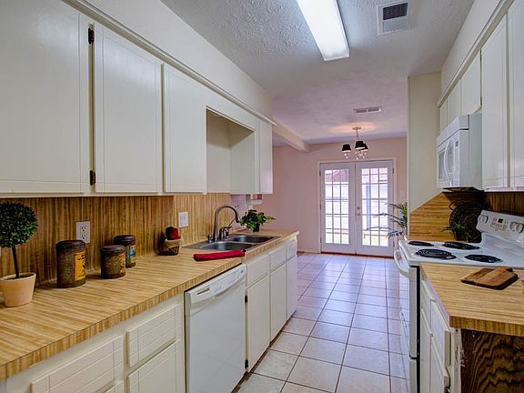 4th image of 3205 Wildrye Dr