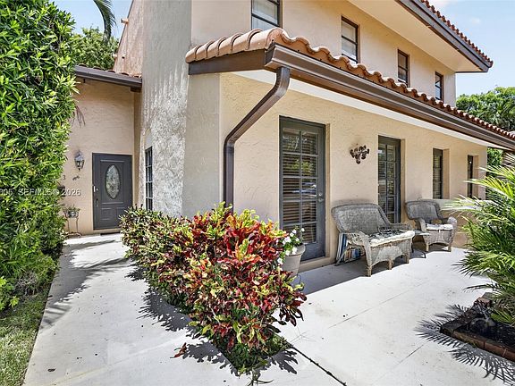 2nd image of 9050 Jacaranda Ln APT 3