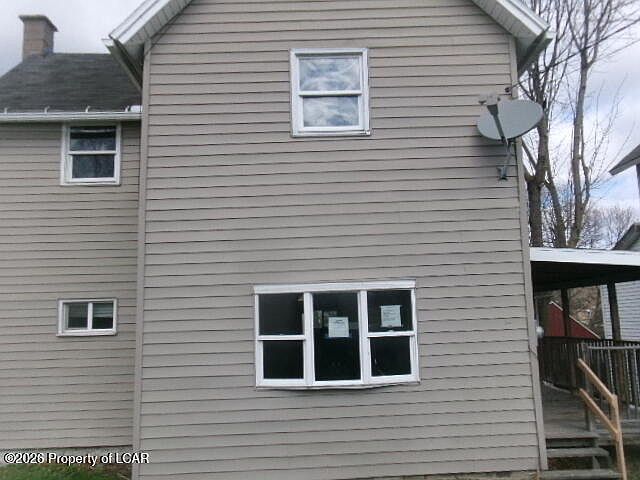 1st image of 122 Ward Ave