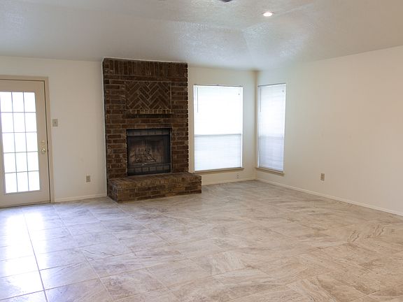5th image of 16727 Nina Dr