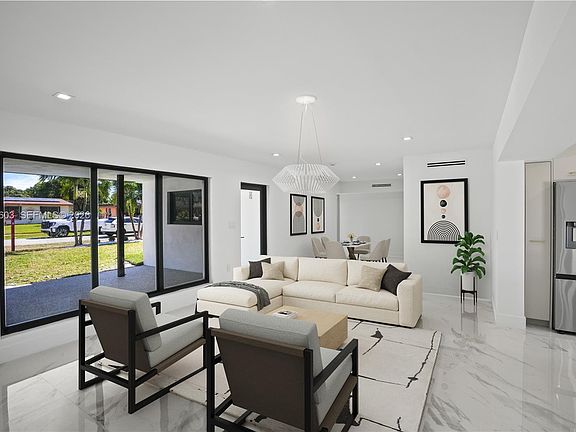 3rd image of 451 SW 38th Ter