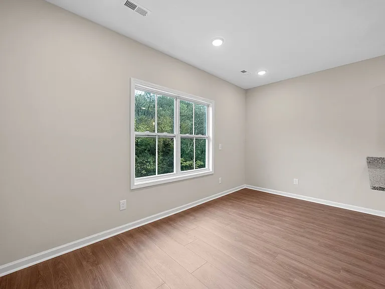 329 Cedar Ct — Photo 3