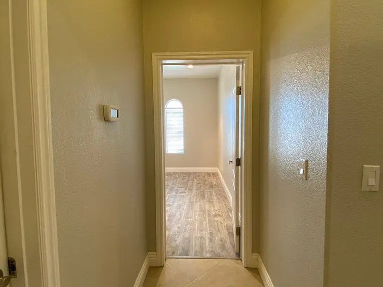3611 Oakleaf Ave — Photo 44
