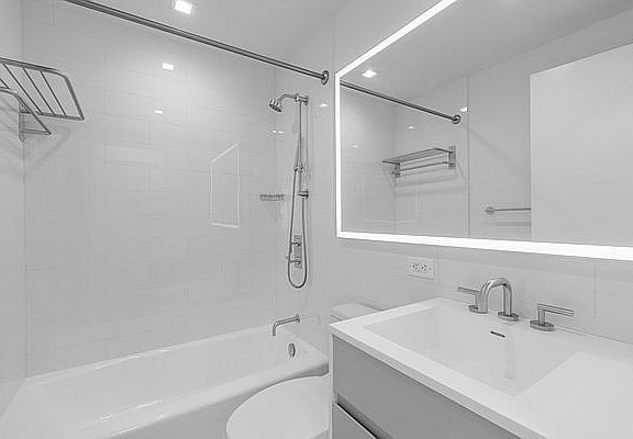 5th image of 124 W 60th St APT 33N