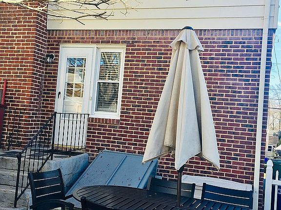 2nd image of 548 Elmwood Ter