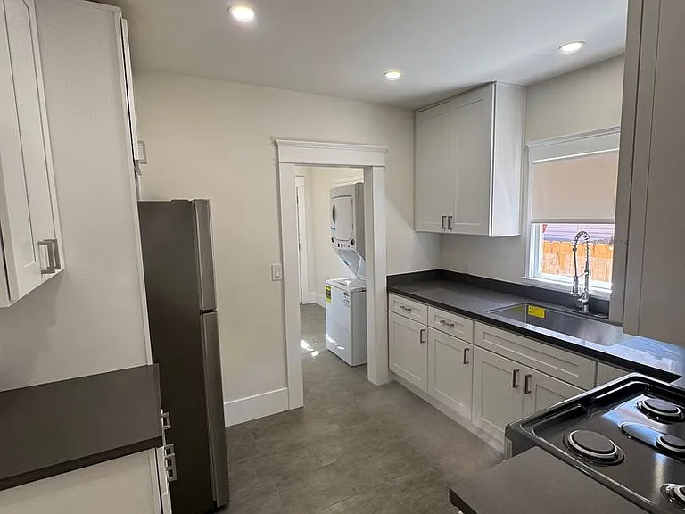 422 E Walnut — Photo 16