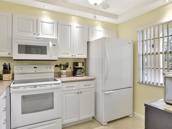 4th image of 2702 Nassau Bnd APT A1