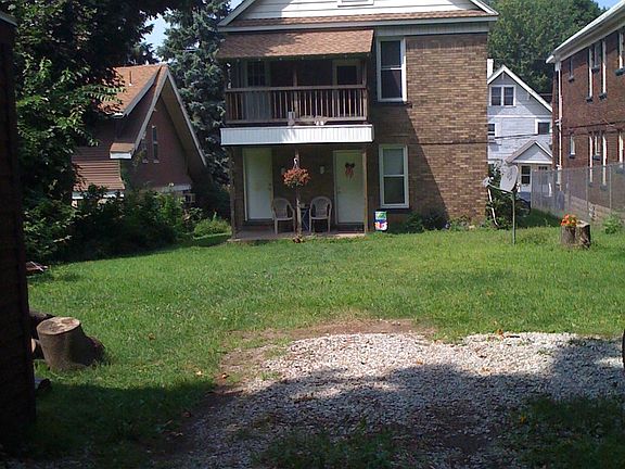 2nd image of 639-641 W 5th St