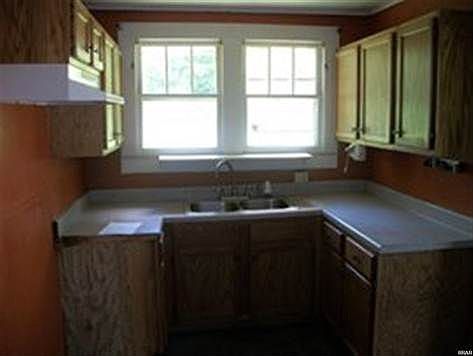 4th image of 305 N Cedar St