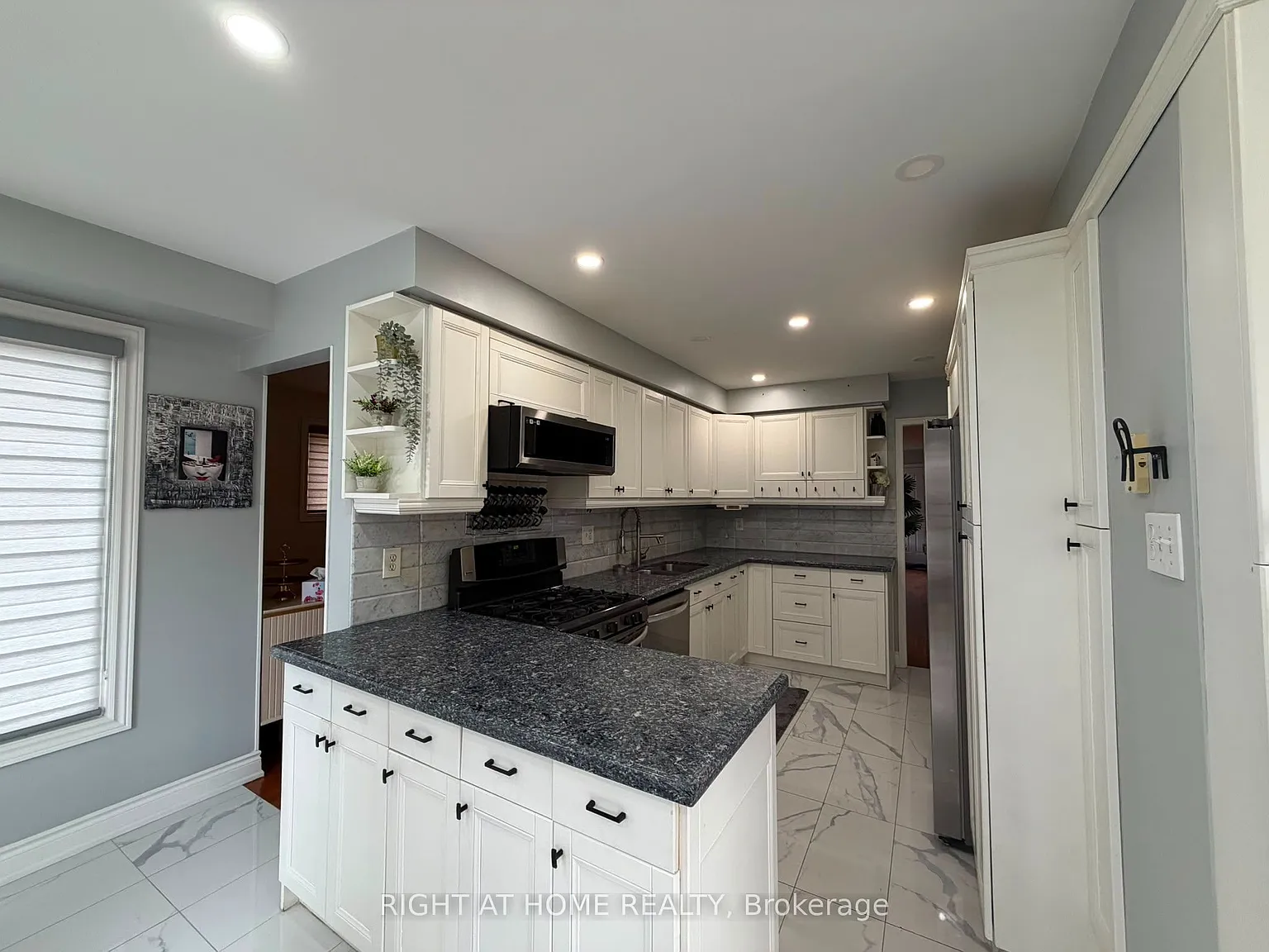 4 bed, $4,200 — Photo 4
