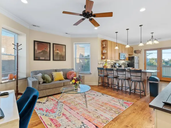 2117 W Irving Park Rd APT 3R, Chicago, IL 60618