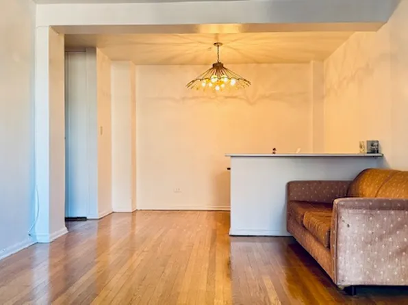 142-05 Roosevelt Avenue image 4 of 14