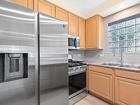 2nd image of 1534 N Hudson Ave APT 2n