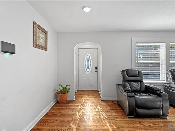 4th image of 3520 Longwood Ave