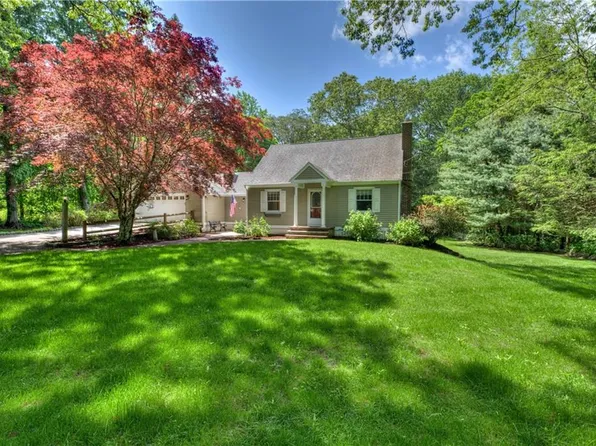 220 Forge Rd, North Kingstown, RI 02852