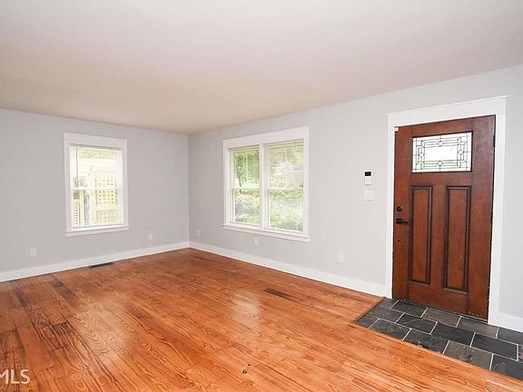 3rd image of 1879 Dyer Cir