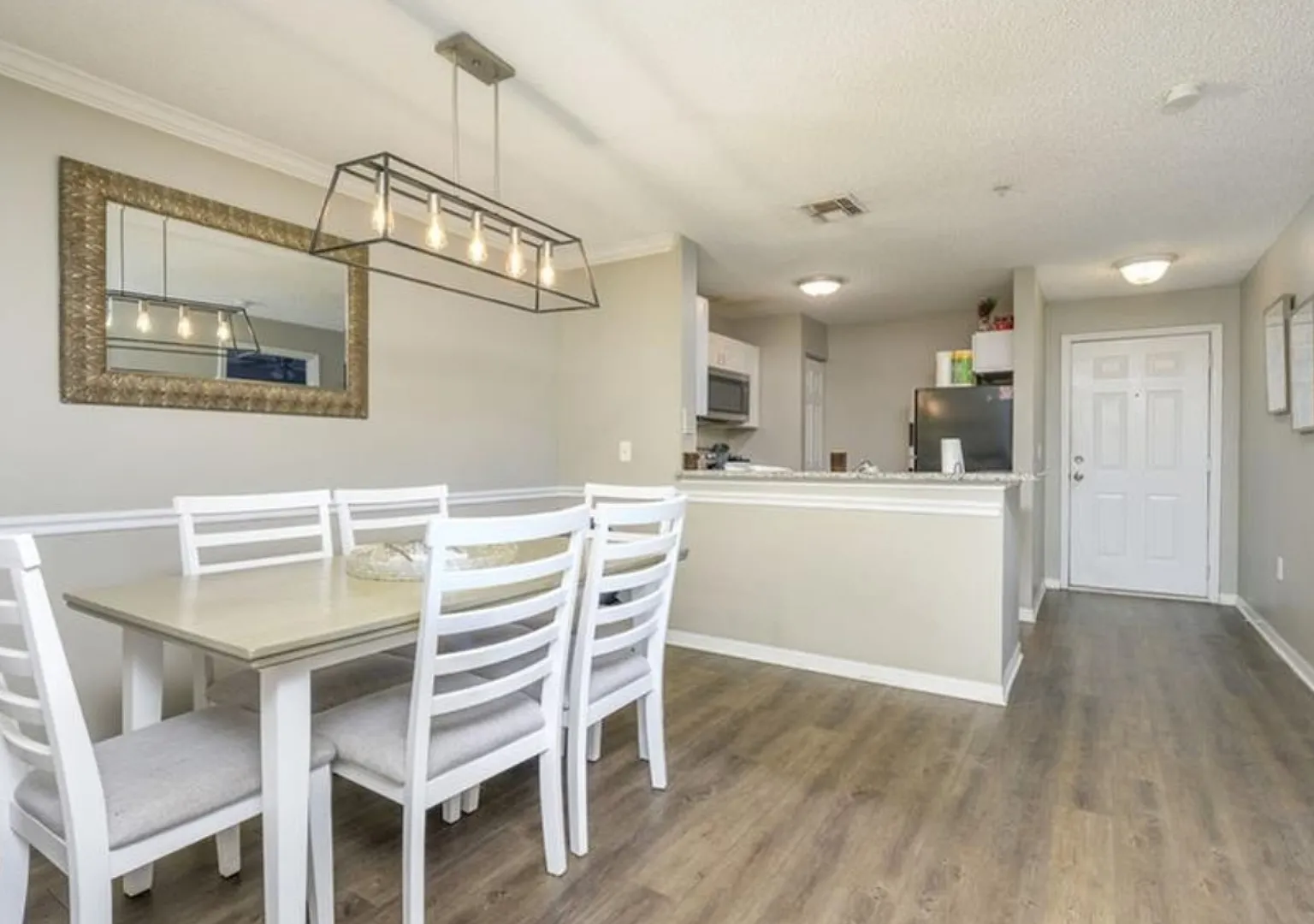 1 bed, 975 sqft, $1,000 — Photo 3