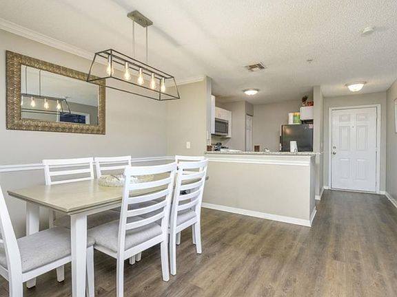 4th image of 1909 Summer Club Dr APT 209