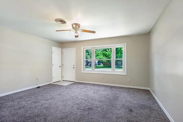 207 Walnut St — Photo 2