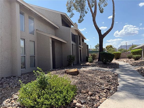 2nd image of 562 Sellers Pl