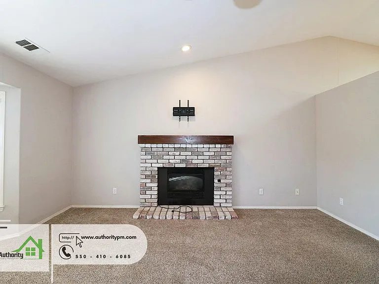 2378 Castlewood Dr — Photo 6
