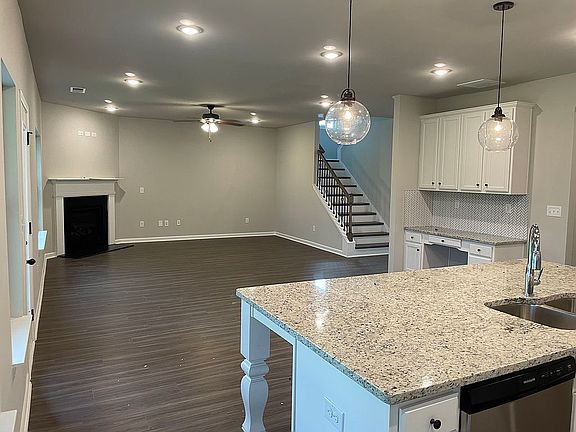 5th image of 240 Osier Dr