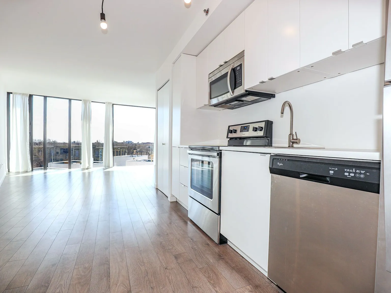 540 Waterfront Drive — Photo 4