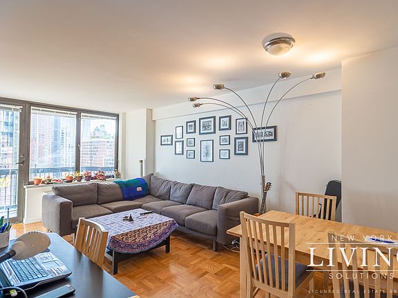 4th image of 235 W 56th St APT 16G