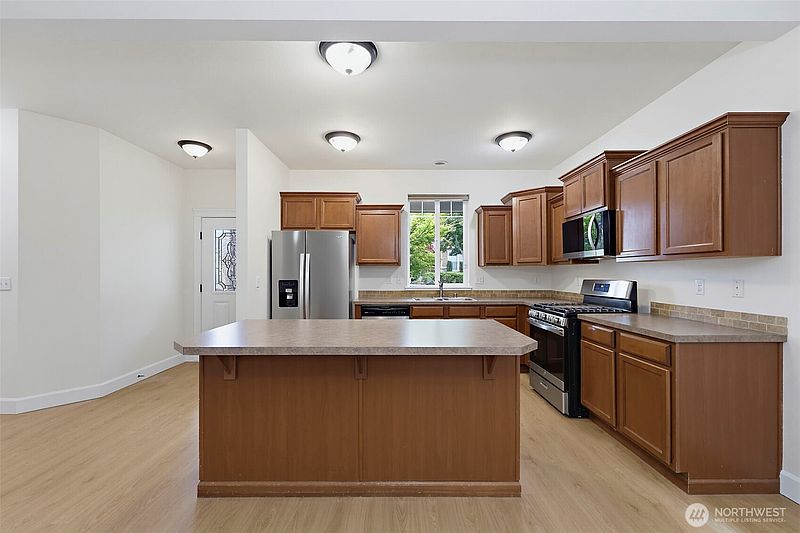 5th image of 4501 McKinley Street NE