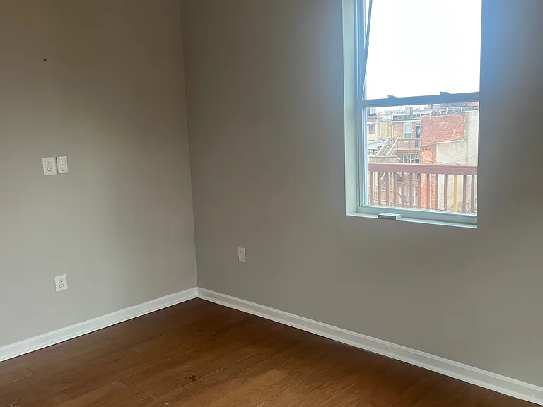 2407 Brookfield Ave — Photo 17