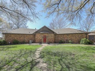 2 Tamara Ct, Saint Joseph, MO 64506