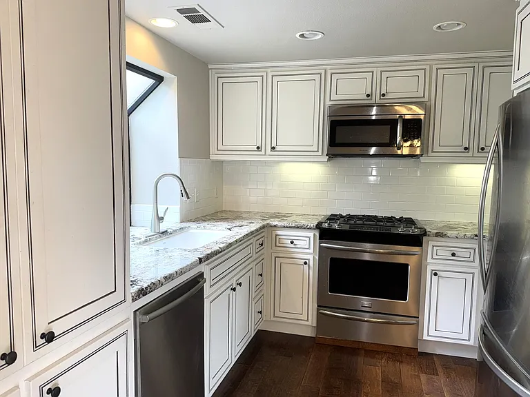 875 E Cromwell Ave — Photo 3