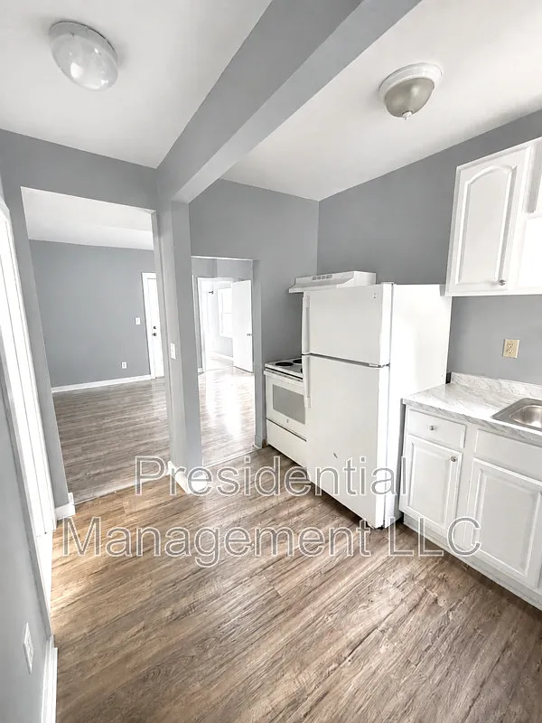 3 bed, 1.0 bath, $1,600 — Photo 3