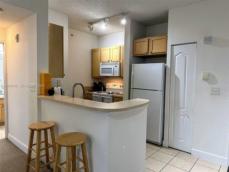 6001 SW 70th St #621 — Photo 4