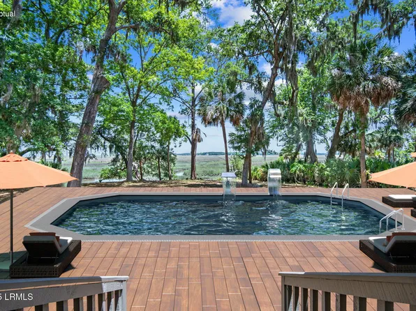 647 Island Circle E, St. Helena Island, SC 29920