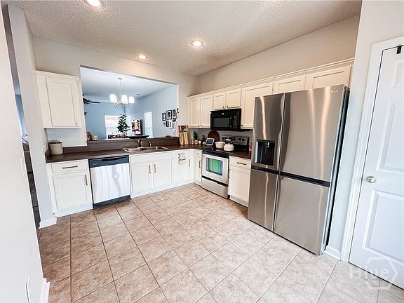 3rd image of 30 Blue Oak Drive