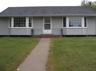 205 Garfield St NW, Cascade, IA 52033