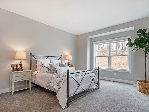 4th image of 100 Blue Violet Ln NE
