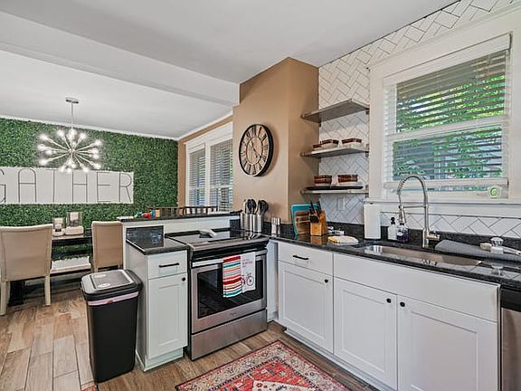 3rd image of 2036 Linden Ave