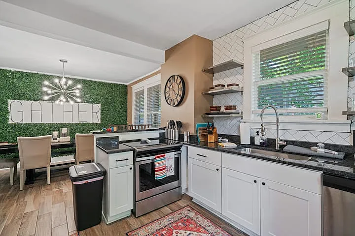 2036 Linden Ave — Photo 3