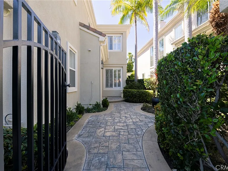 1417 Sea Ridge Dr — Photo 2