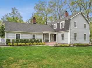 10 Highfield Ter, North Caldwell, NJ 07006