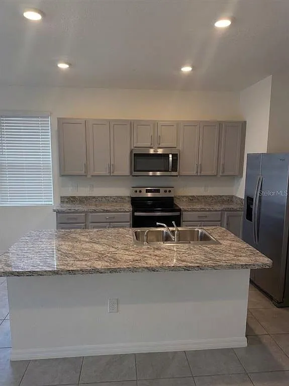 3 bed, 2.5 bath, 1673 sqft, $1,850 — Photo 2