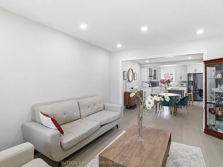 87 Marita Pl #MAIN UPPER FLR — Photo 7