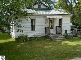 223 Maple St, Breckenridge, MI 48615