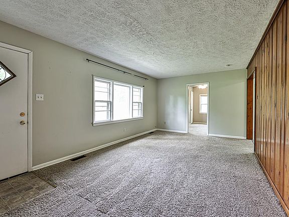 4th image of 1410 Emerson Ln